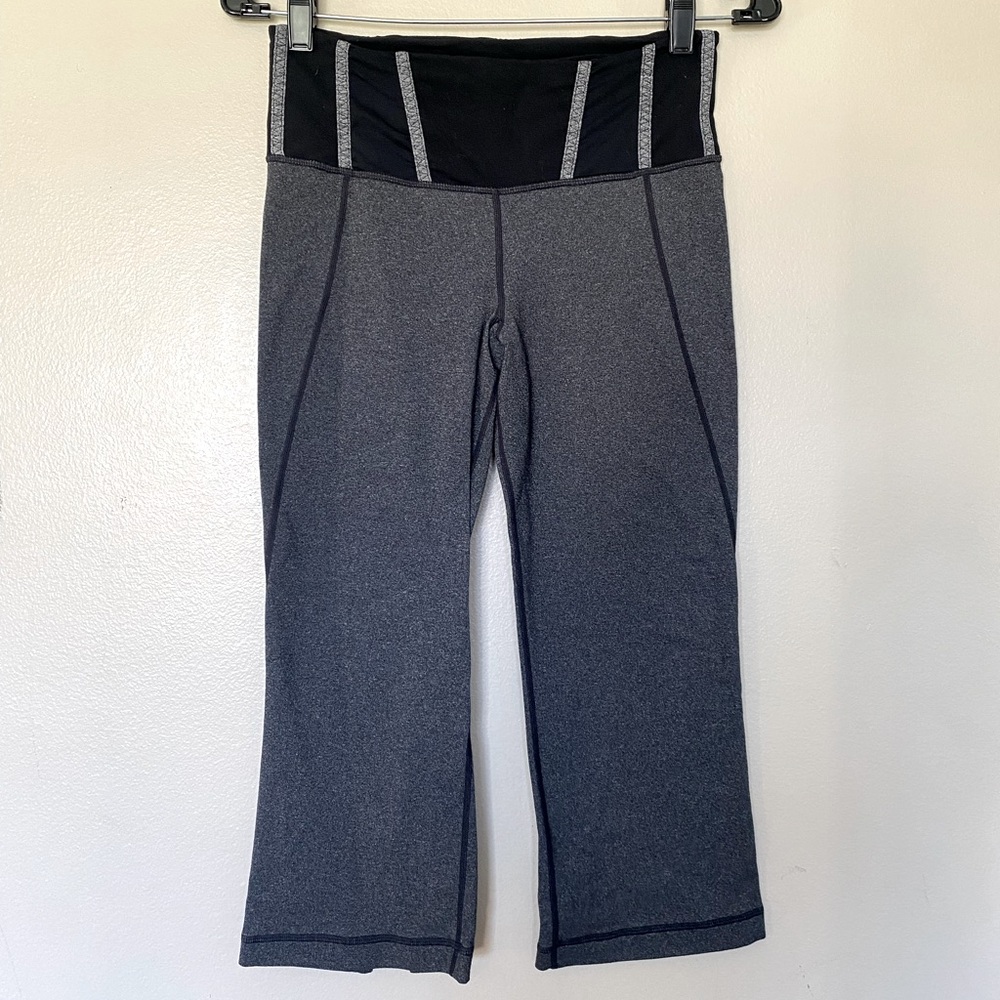 Lululemon Gray and Black Cropped Leggings Size 6 EUC